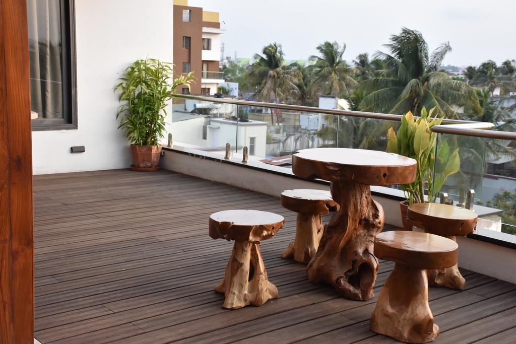 Gulmohar - Luxurious Penthouse Family Rooms コールハープル エクステリア 写真
