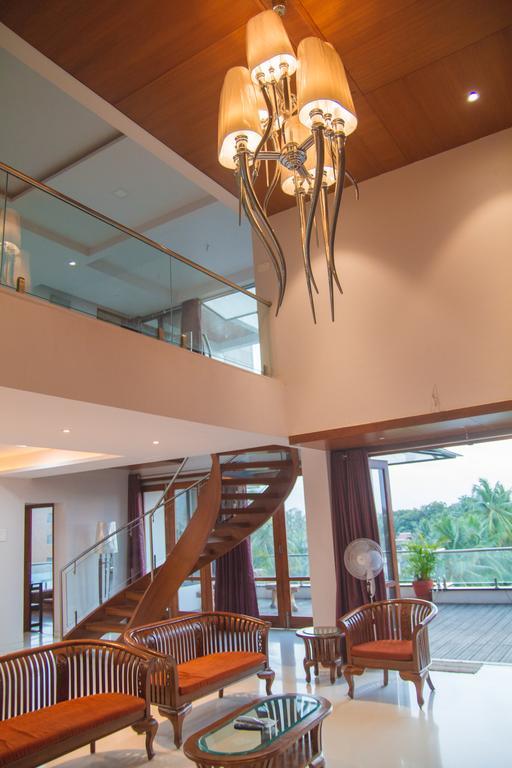Gulmohar - Luxurious Penthouse Family Rooms コールハープル エクステリア 写真