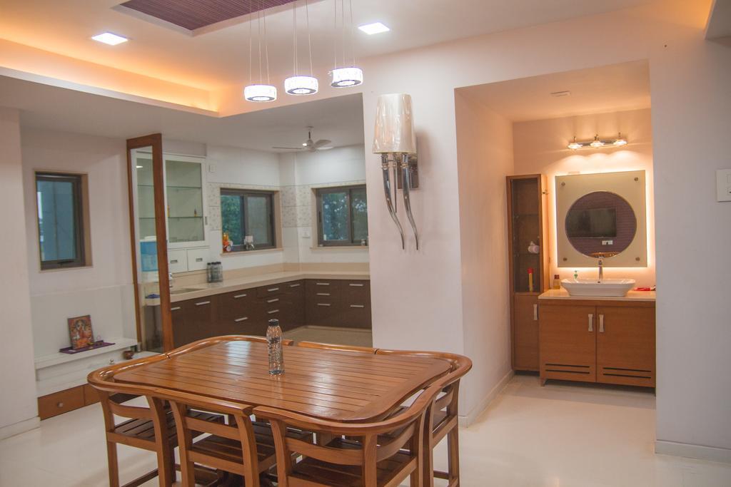 Gulmohar - Luxurious Penthouse Family Rooms コールハープル エクステリア 写真